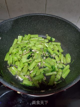 虾酱炒空心菜梗的做法步骤：7