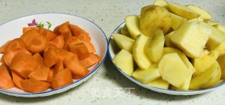 土豆红烧鸡块的做法步骤：2