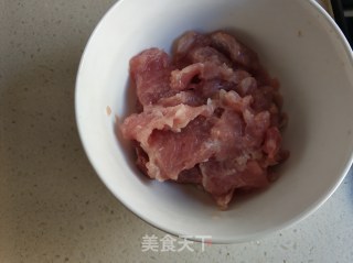 娃娃菜海鲜菇丸子汤的做法步骤：2