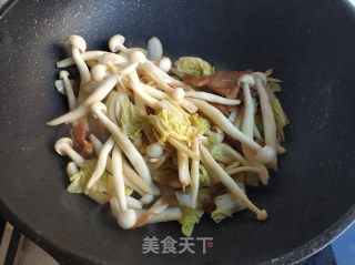 娃娃菜海鲜菇丸子汤的做法步骤：11