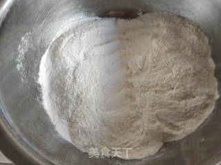 梅菜肉饼的做法步骤：2