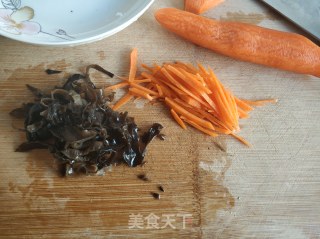 黄豆芽炒粉的做法步骤：3