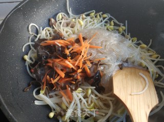 黄豆芽炒粉的做法步骤：11