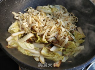 娃娃菜炖干豆腐的做法步骤：11