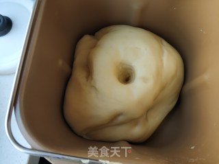 豆沙花朵面包的做法步骤：9