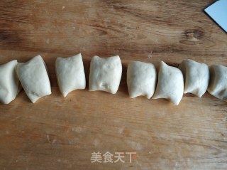 豆沙花朵面包的做法步骤：11