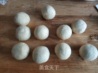 豆沙花朵面包的做法步骤：12