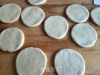 豆沙花朵面包的做法步骤：13
