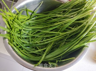 韭菜盒子的做法步骤：1