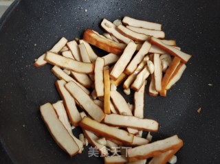 芹菜炒豆干的做法步骤：7