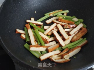 芹菜炒豆干的做法步骤：8