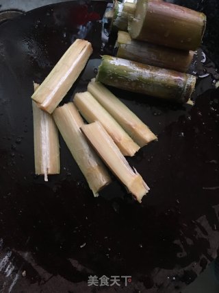 雪梨甘蔗煲水的做法步骤：2