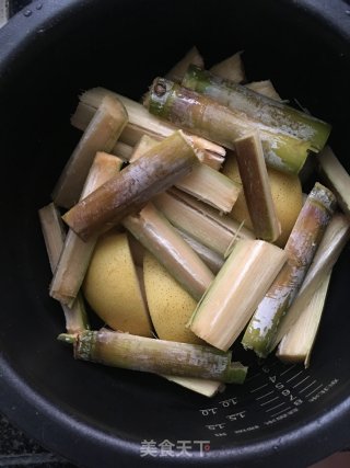 雪梨甘蔗煲水的做法步骤：4