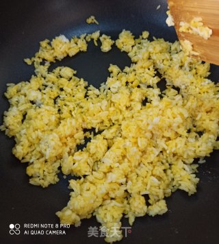 黄金白玉翡翠炒饭的做法步骤：4
