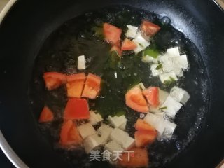 金针菇海带芽豆腐蛋花汤的做法步骤：9