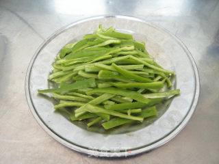 辣椒炒鸡蛋的做法步骤：2