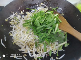 豆芽炒韭菜的做法步骤：3