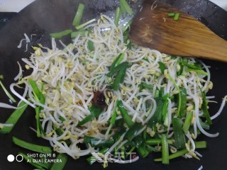 豆芽炒韭菜的做法步骤：4