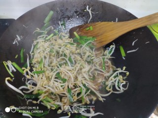豆芽炒韭菜的做法步骤：5
