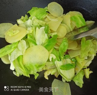 炝炒土豆包菜的做法步骤：5