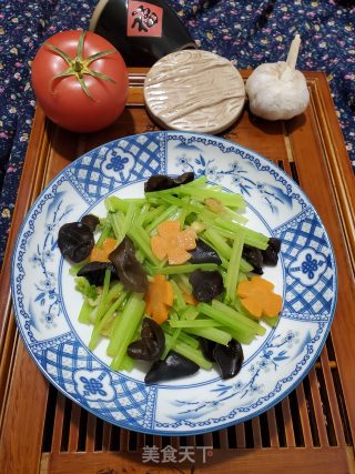 芹菜炒黑木耳的做法步骤：10