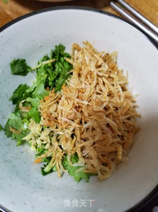 香菜虾皮蛋饼的做法步骤：3