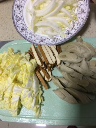 香干素鸡炒白菜的做法步骤：2