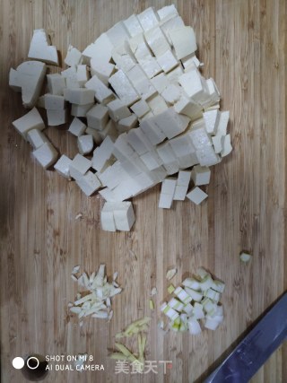 家常炖豆腐的做法步骤：2