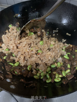 松茸毛豆炒萝卜干的做法步骤：8