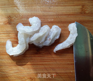 小炒青蒜炒虾球的做法步骤：3