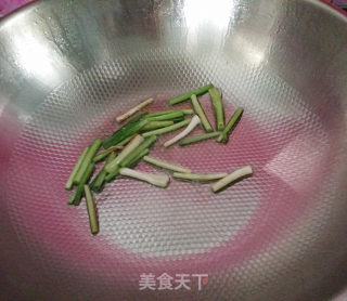 小炒青蒜炒虾球的做法步骤：7