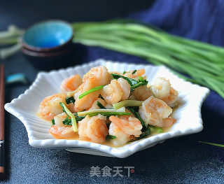 小炒青蒜炒虾球的做法步骤：12