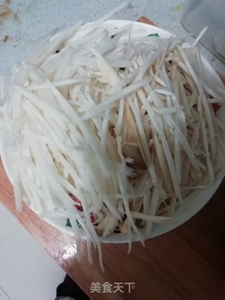 杏鲍萝卜丝的做法步骤：1