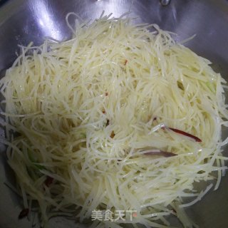 土豆丝小炒的做法步骤：6