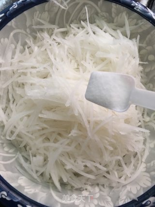 白萝卜肉馅包子的做法步骤：1