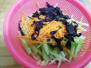 炒素三丝的做法步骤：1
