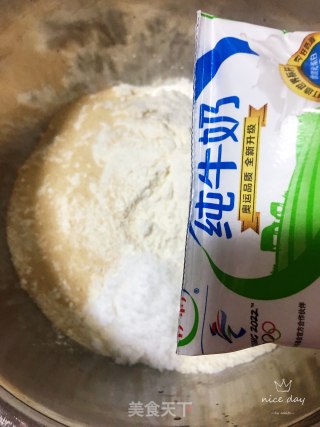 牛奶花卷的做法步骤：2