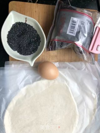 手抓饼豆沙馅饼的做法步骤：1