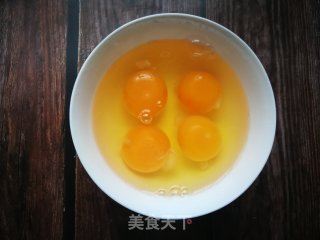 快手小炒：蒜苗炒鸡蛋的做法步骤：1