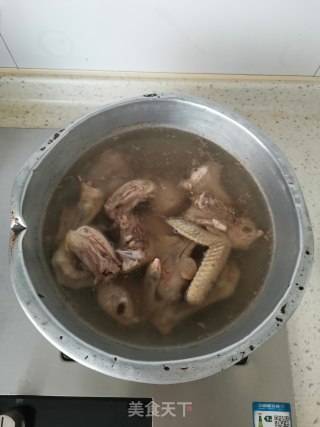 山药枸杞炖鸡汤的做法步骤：3