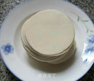 虾皮韭菜肉馅饺子的做法步骤：1