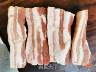 无酱油版红烧肉的做法步骤：1