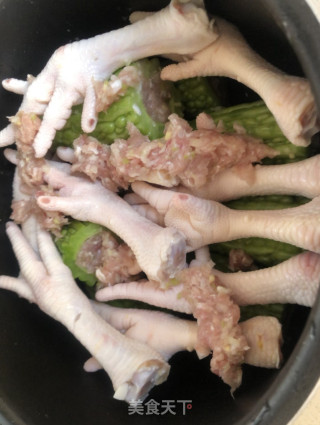 苦瓜酿鸡爪的做法步骤：3