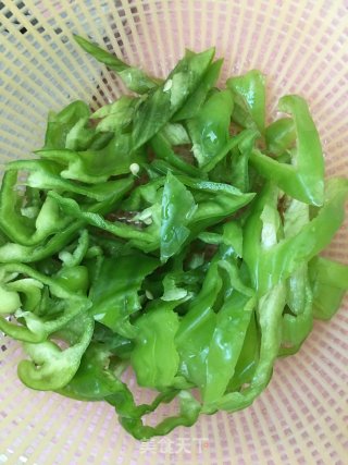 青椒炒肚丝的做法步骤：1