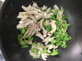 青椒炒肚丝的做法步骤：5