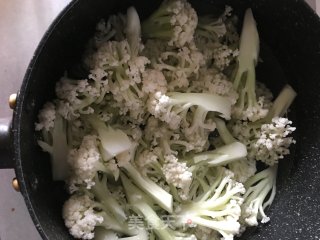 黑胡椒酱炒花菜的做法步骤：3