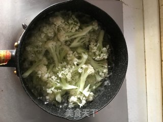 黑胡椒酱炒花菜的做法步骤：4