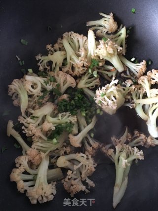 黑胡椒酱炒花菜的做法步骤：7
