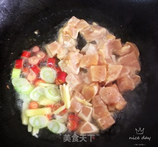 小炒鸡丁杏鲍菇的做法步骤：7