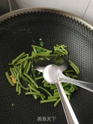 “快手小炒”茼蒿炒鸡蛋的做法步骤：14